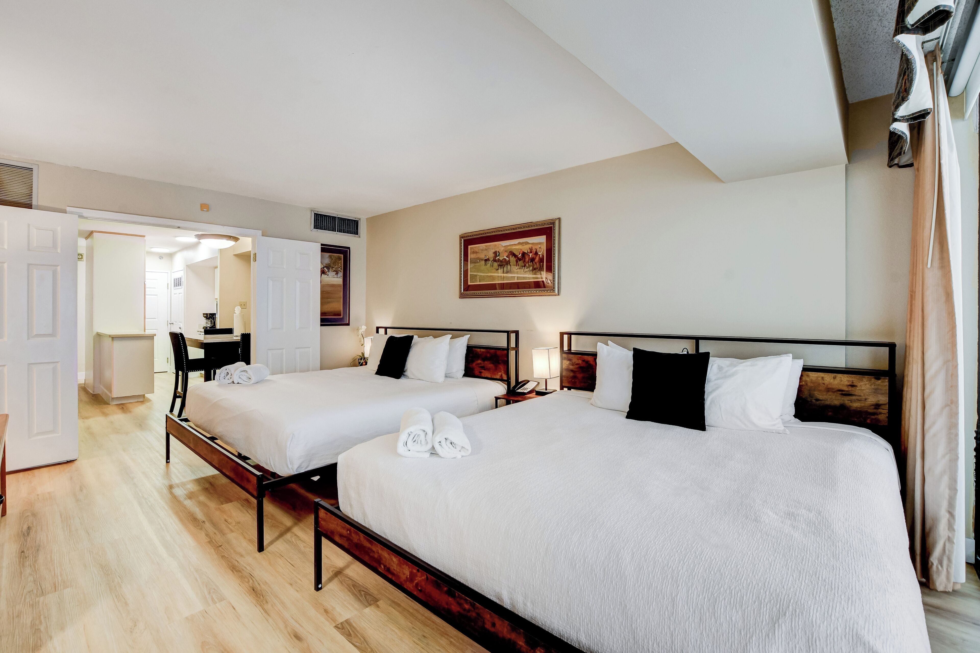 Executive Penthouse | 1 bedroom, individually furnished, iron/ironing board, free WiFi