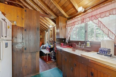 Rustic, dog-friendly lakefront cabin w/ gorgeous lake views and private W/D