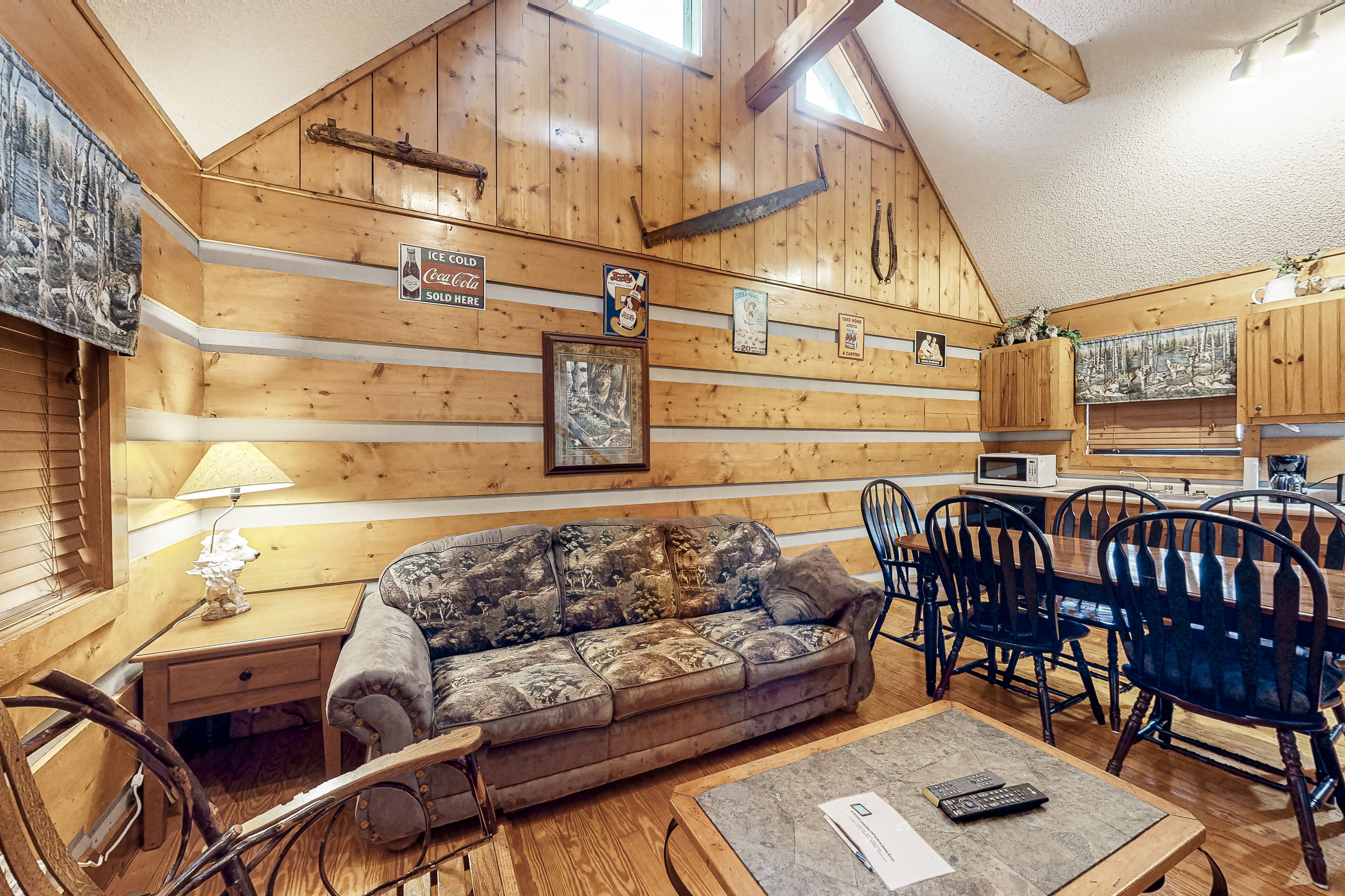 Casual Cabin with Private Hot Tub, High-Speed WiFi, Central AC, & Gas Fireplace