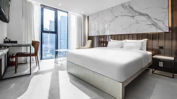 Deluxe Double Room (No Parking) | 羽絨被、獨特設計、手提電腦工作空間、隔音