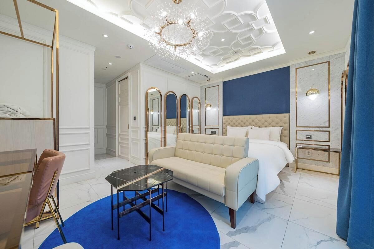 Signature Suite (No Parking) | Down comforters, laptop workspace, soundproofing, WiFi (free)