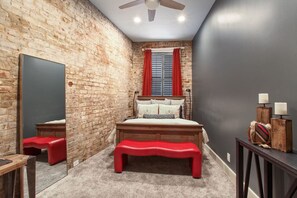 2 bedrooms, desk, iron/ironing board, WiFi