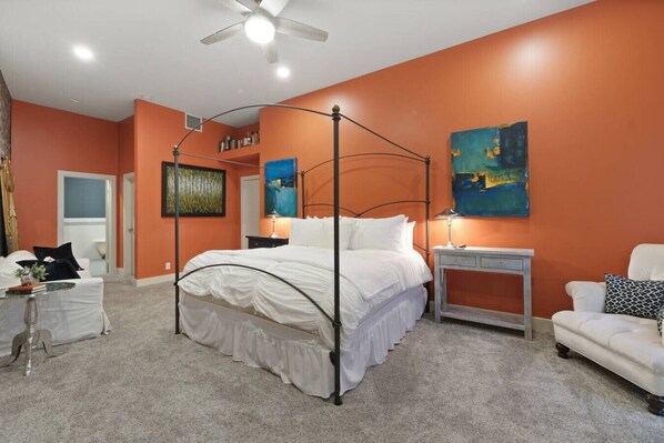 2 bedrooms, desk, iron/ironing board, WiFi