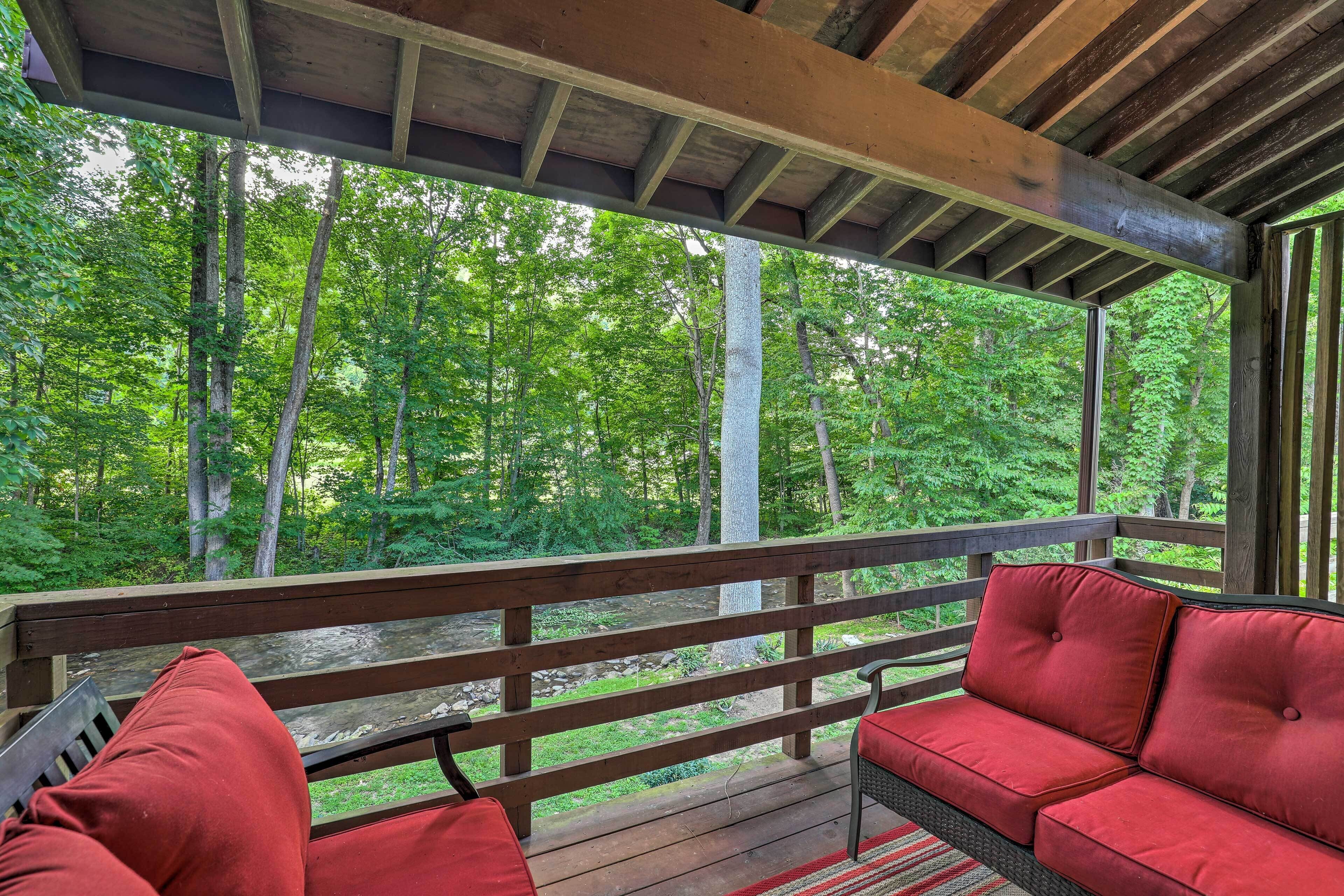 Creekside Getaway < 7 Mi to Blue Ridge Pkwy!