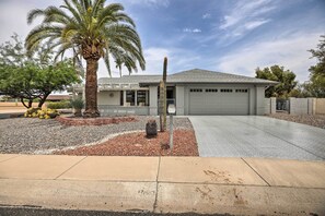 Exterior - 1 Mi to Golf! Family-Friendly Sun City West Home (Sun City West)
