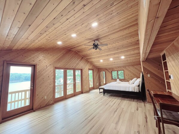 5 bedrooms, desk, iron/ironing board, free WiFi