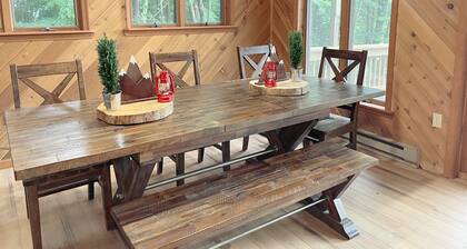Spacious Pocono Lakefront Retreat w/ Amenities