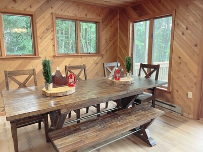 Spacious Pocono Lakefront Retreat w/ Amenities