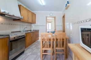 Fridge, microwave, oven, cookware/dishes/utensils