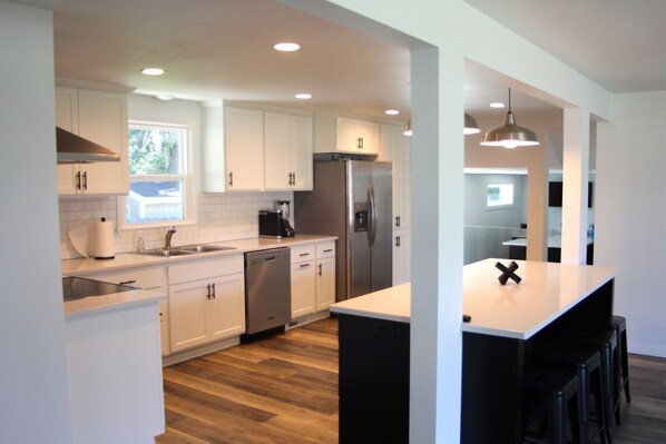 Frigorifero, microonde, forno, lavastoviglie