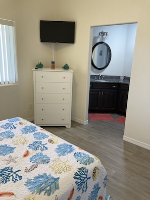 2 chambres, fer et planche à repasser, Wi-Fi gratuit, draps fournis