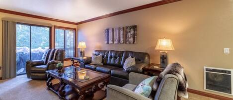 TV, fireplace