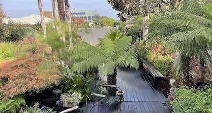 Separate & Self contained apartment in beautiful tropical garden close to beach.