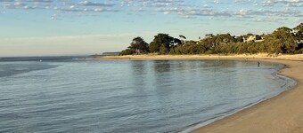 Separate & Self contained apartment in beautiful tropical garden close to beach.