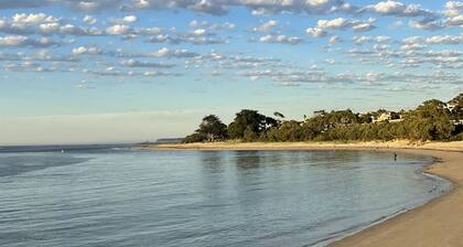 Separate & Self contained apartment in beautiful tropical garden close to beach.