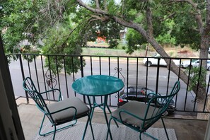 Property grounds - Brand New Renovation! Private & Quiet Top Floor Condo! Great Location!  (Denver)