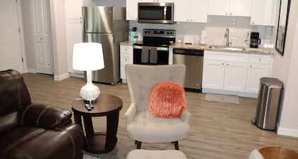 Brand New Renovation! Private & Quiet Top Floor Condo! Great Location!