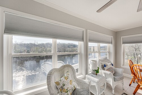 Marina Views & Cozy Sunroom: Condo in Branson!