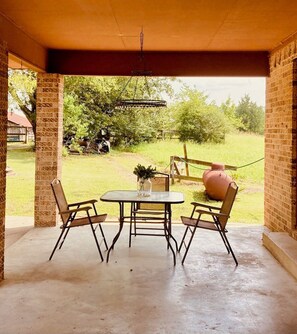 Outdoor dining - Family Friendly Farmhouse (Mena)