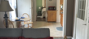 Single bedroom upstairs apartment close to Hillsdale College