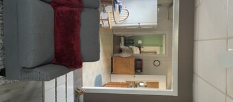Single bedroom upstairs apartment close to Hillsdale College