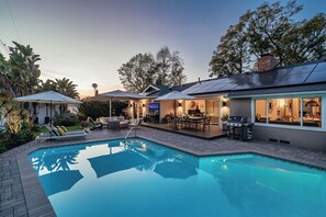A heated pool - Cali Outdoor Living 4 Bedroom 3 Bath Pool Home, 12 Mins to Disney, Pet-Friendly (Santa Ana)