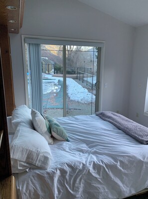 4 bedrooms, desk, iron/ironing board, free WiFi