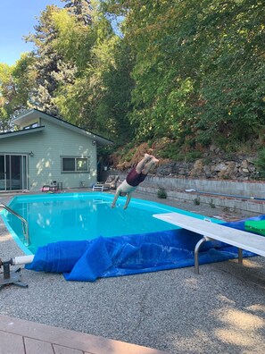 A backyard with a swimming pool, a trampoline, and a house. - Yaksum Canyon View Property (Cashmere)