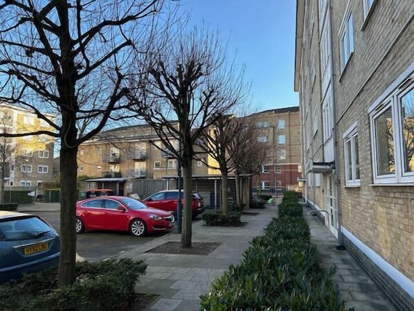 Property grounds - Large Shoreditch, Hoxton 3-Bed Garden Flat (London)