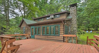 Steps to Lake: Tafton Cottage w/ Fire Pit & Grill