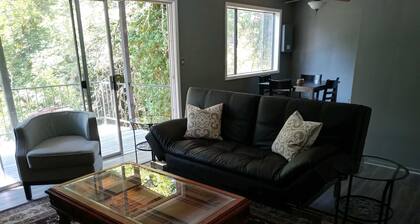 Lovely 1 Bedroom Creekside Condo Near Capital, Willamette and Hospital