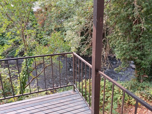 Lovely 1 Bedroom Creekside Condo Near Capital, Willamette and Hospital