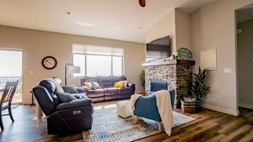 Una Smart TV, una pantalla de ordenador