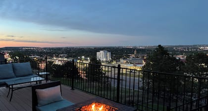 The Overlook - Spacious Modern Home with Panoramic Rapid City Views