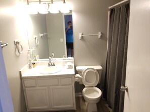 Een bad/douchecombinatie