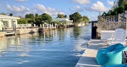 Wow!!! Deep Water Canal, Swimspa Pool, Kayaks, Walk to Ocean Front Tiki Bar!!