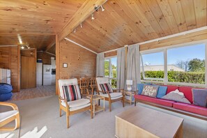 TV - The Lake Escape - Taupo Holiday Home (Taupo Central)