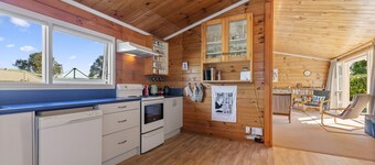 The Lake Escape - Taupo Holiday Home