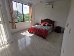 5 bedrooms, free WiFi, bed sheets