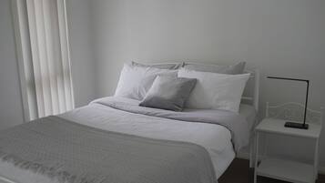 3 soverom, skrivebord, strykejern/-brett og wi-fi (inkludert)