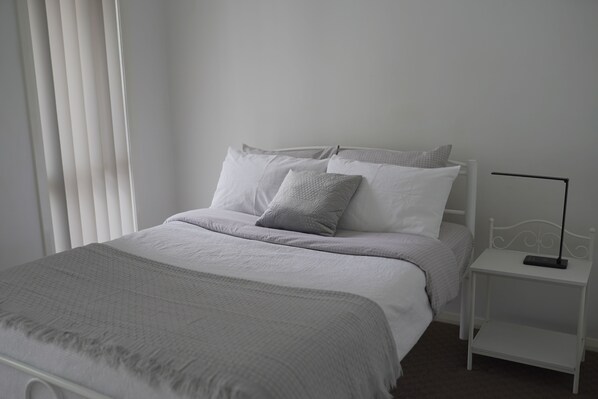 3 عدّة غرف نوم ومكتب ومكواة/لوح كي وواي فاي مجانًا