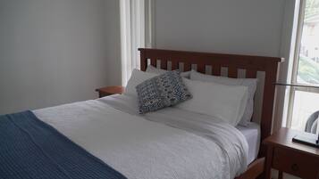 3 habitaciones, escritorio, tabla de planchar con plancha y wifi gratis