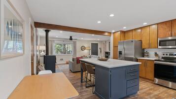 Refrigerador, microondas, horno, placa de cocina