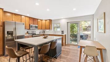 Refrigerador, microondas, horno, placa de cocina