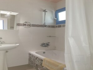 Lejlighed - 1 soveværelse - balkon - udsigt til have | Faciliteter på badeværelset | Gratis toiletartikler, hårtørrer, håndklæder