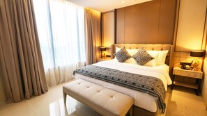 Presidential Suite | In-room safe, desk, laptop workspace, bed sheets - Prime Park Hotel & Convention Lombok (Mataram)