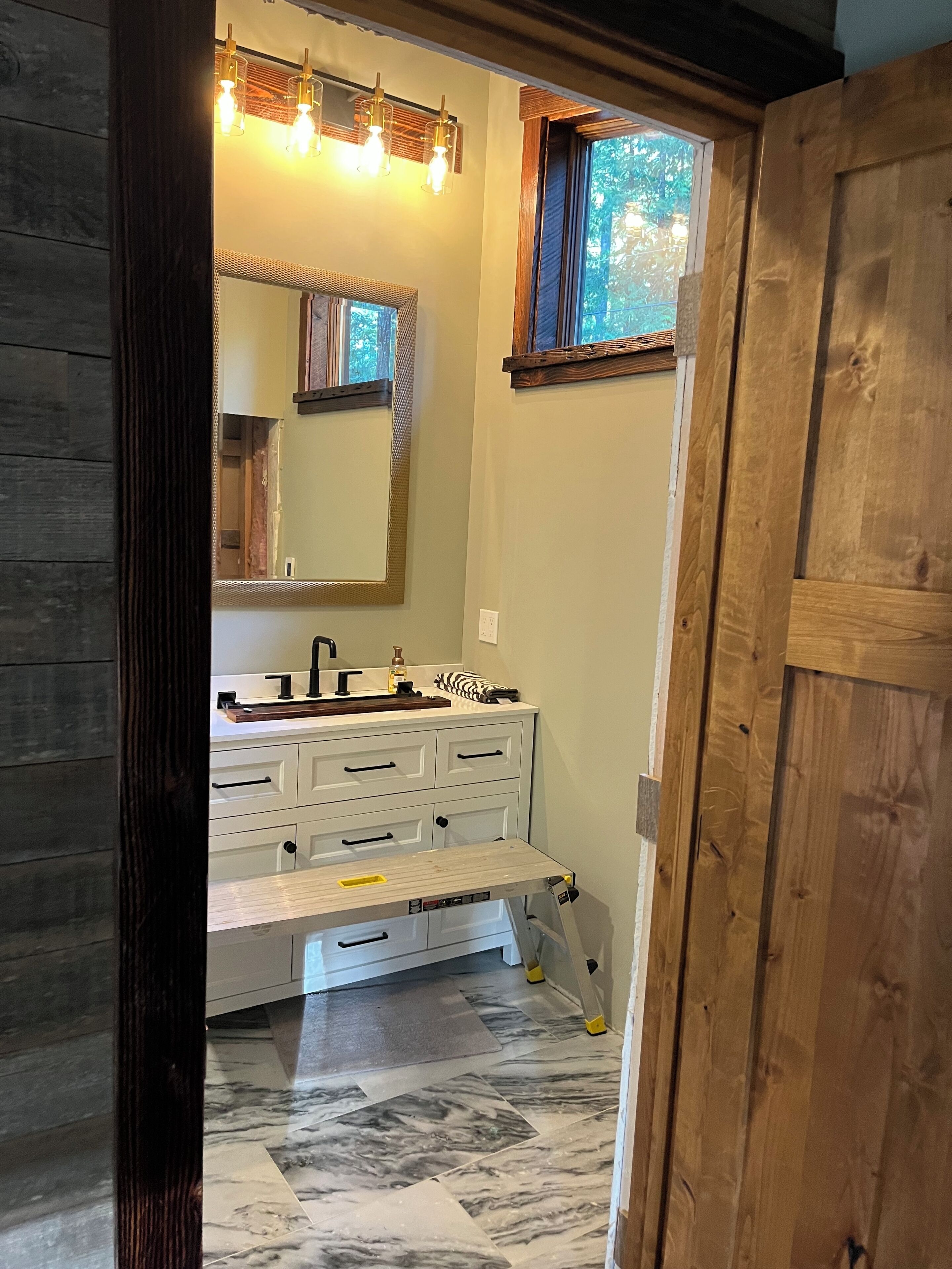 المنشأة من الداخل