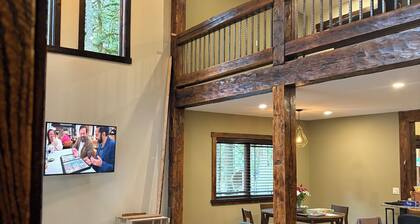🔥🏔️Modern Luxury Cabin by Mt Baker, Hot Tub, Designer Interior, Black Diamond Inn