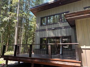 Terrace/patio - 🔥🏔️Modern Luxury Cabin by Mt Baker, Hot Tub, Designer Interior, Black Diamond Inn (Deming)