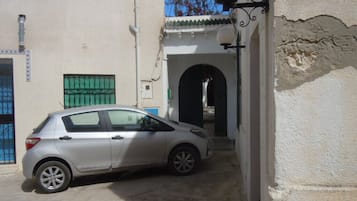 House, 3 Bedrooms, Accessible, Smoking | Parking | Free self parking